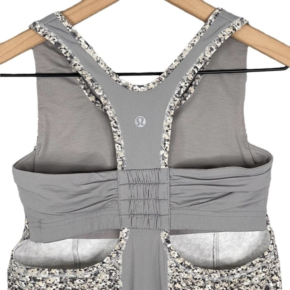 Lululemon Top Womens 4 Floral Tone It Tank Performance Gym Activewear Work Out - Picture 5 of 7